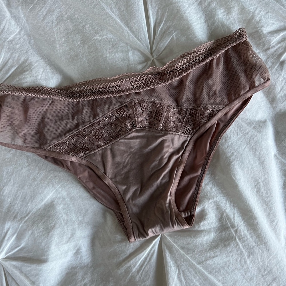 Body by Victoria HipHugger/Hipster Panties size small